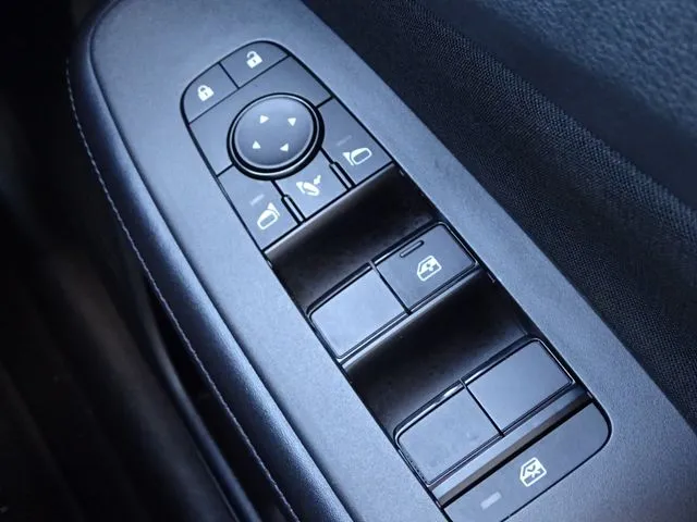 ノート　４ＷＤ（ニッサン）の車両写真