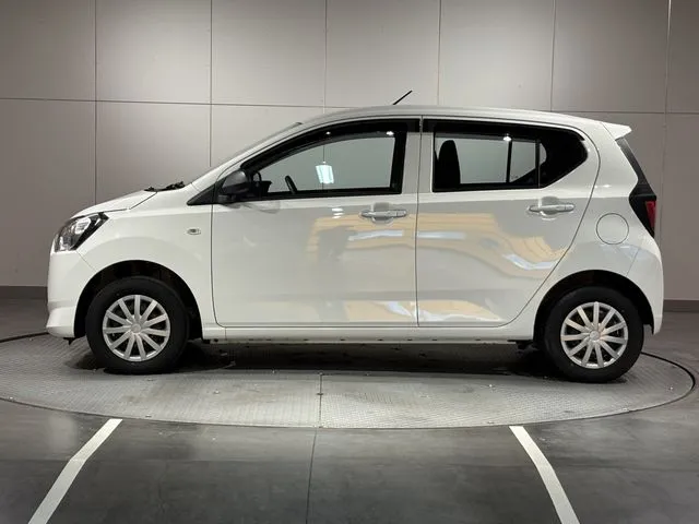ダイハツ　ミラ　イース　４ＷＤ
