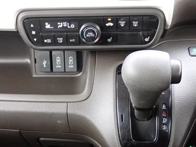 N BOX(ホンダ)の車両写真