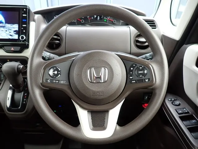 N BOX(ホンダ)の車両写真