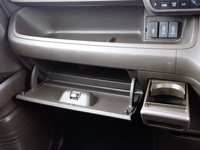 N BOX(ホンダ)の車両写真