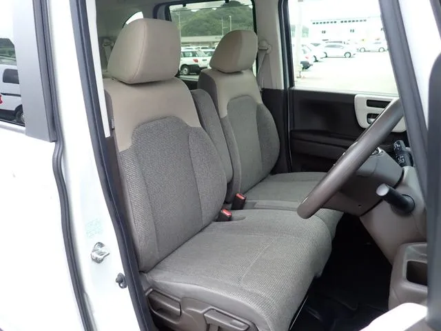N BOX(ホンダ)の車両写真