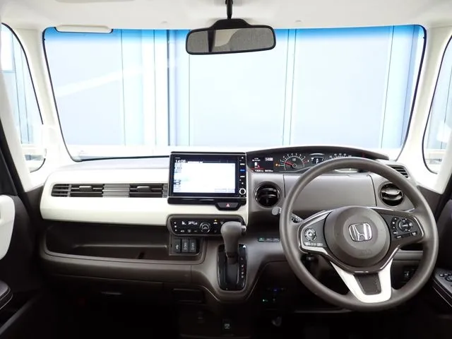 N BOX(ホンダ)の車両写真