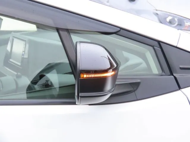 プリウス(トヨタ)の車両写真