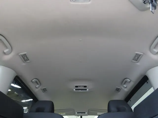 セレナ（ニッサン）の車両写真