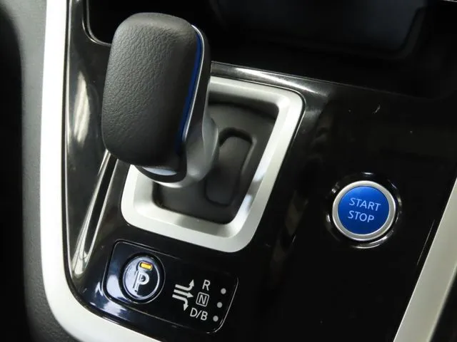 セレナ（ニッサン）の車両写真