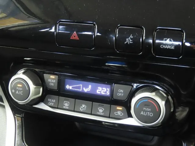 セレナ（ニッサン）の車両写真