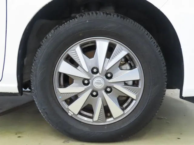 セレナ（ニッサン）の車両写真