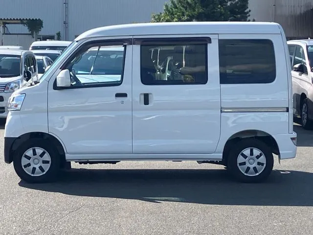 ハイゼットカーゴ 4WD(ダイハツ)の車両写真
