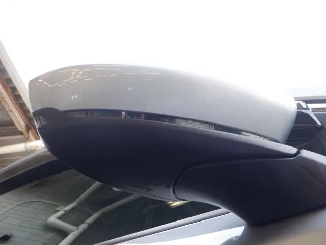 ＭＡＺＤＡ３　セダン（マツダ）の車両写真