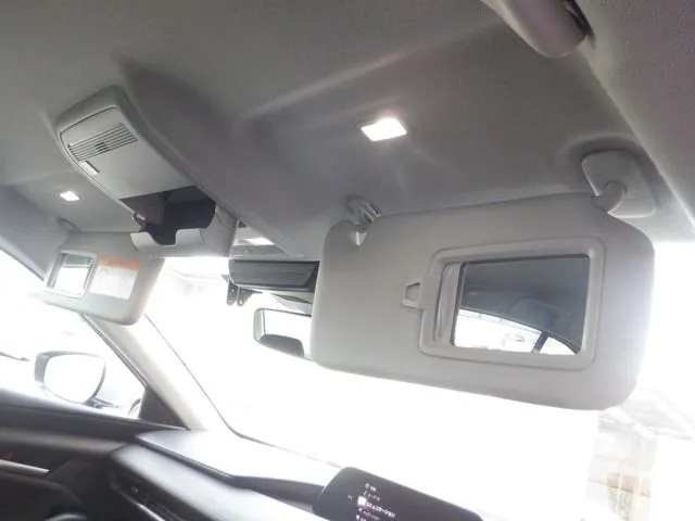 ＭＡＺＤＡ３　セダン（マツダ）の車両写真