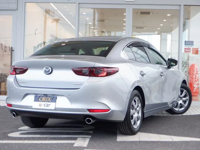 ＭＡＺＤＡ３　セダン（マツダ）の車両写真
