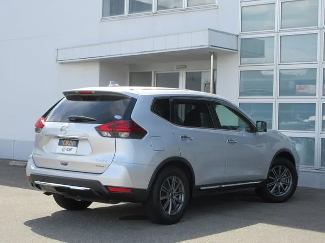 エクストレイル ハイブリッド 4WD(ニッサン)の車両写真