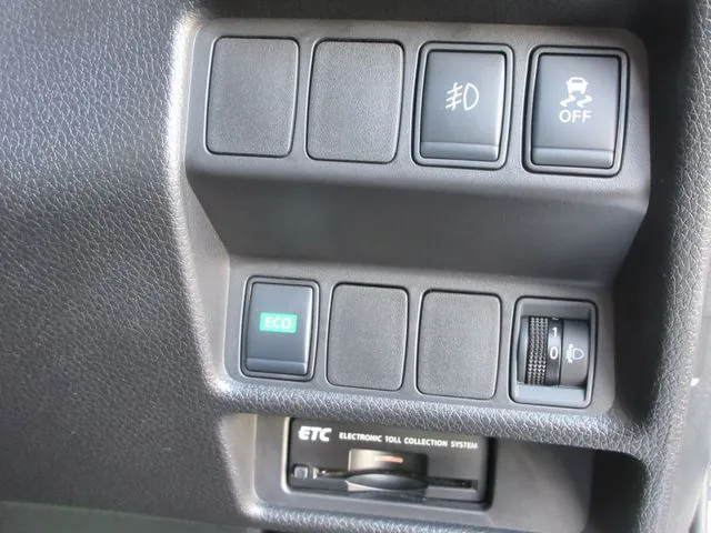 エクストレイル ハイブリッド 4WD(ニッサン)の車両写真