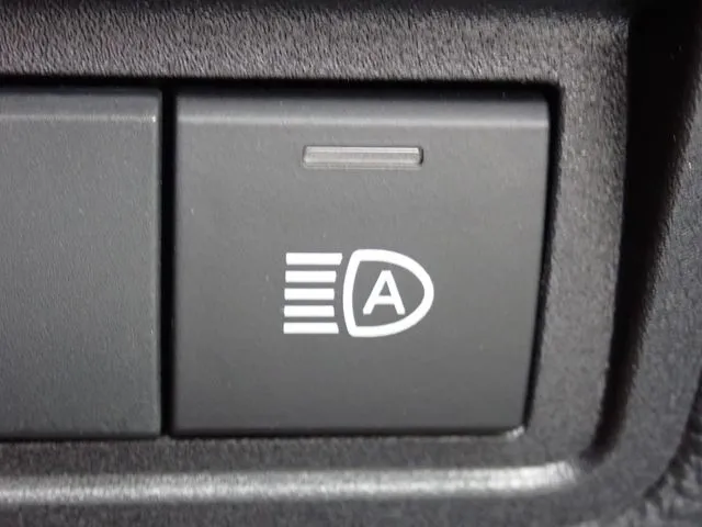 ヤリス　ハイブリッド（トヨタ）の車両写真