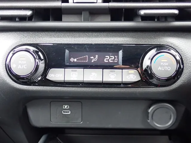 ノート（ニッサン）の車両写真