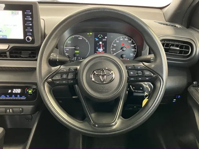 ヤリス ハイブリッド(トヨタ)の車両写真