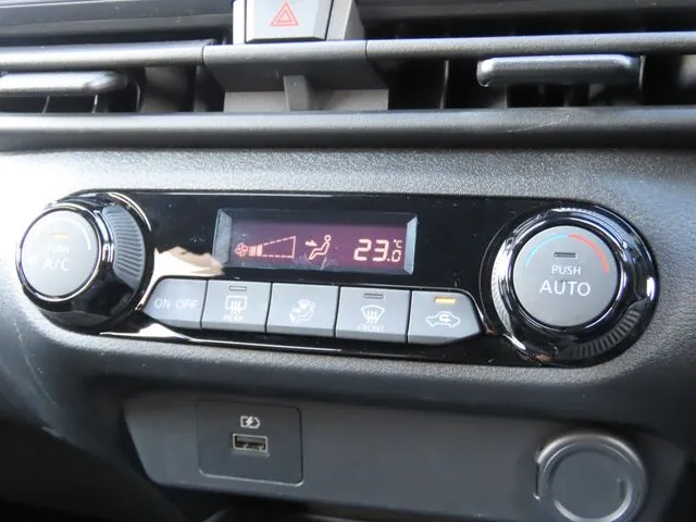 ノート（ニッサン）の車両写真