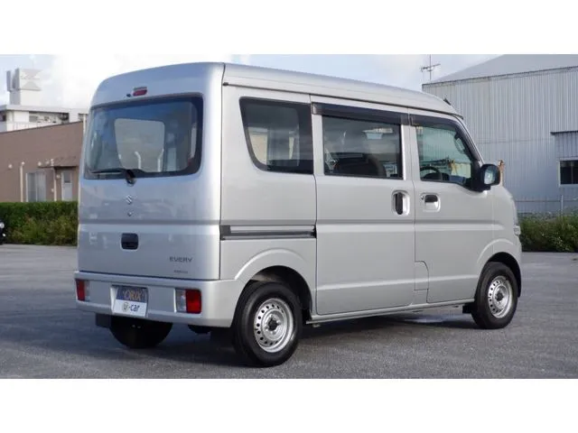 エブリイバン（スズキ）の車両写真