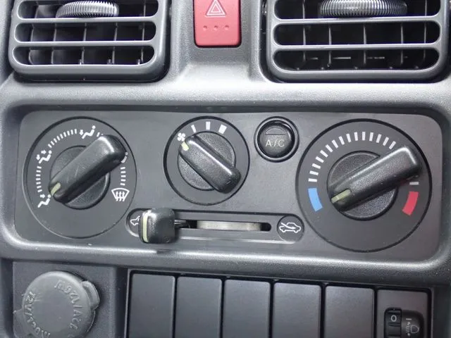 NT100クリッパー(ニッサン)の車両写真
