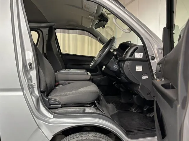 トヨタ　ハイエースバン　２ＷＤ