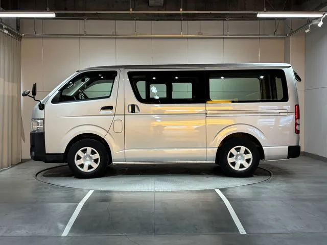 トヨタ　ハイエースバン　２ＷＤ