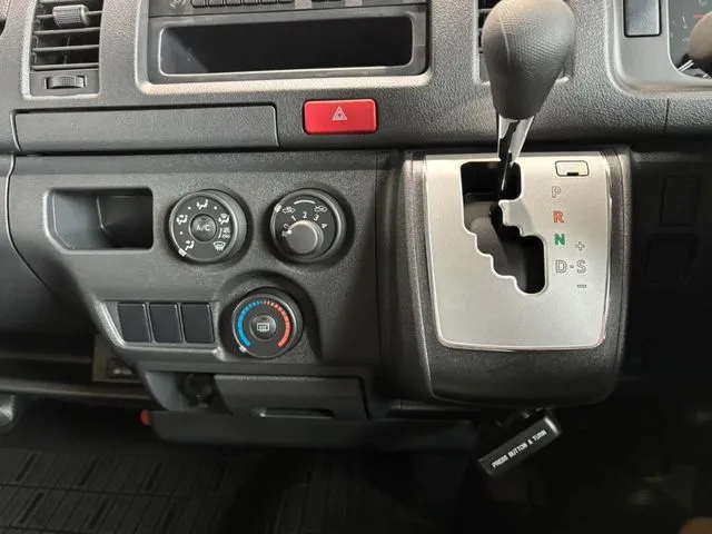 トヨタ　ハイエースバン　１．１５ｔ　２ＷＤ