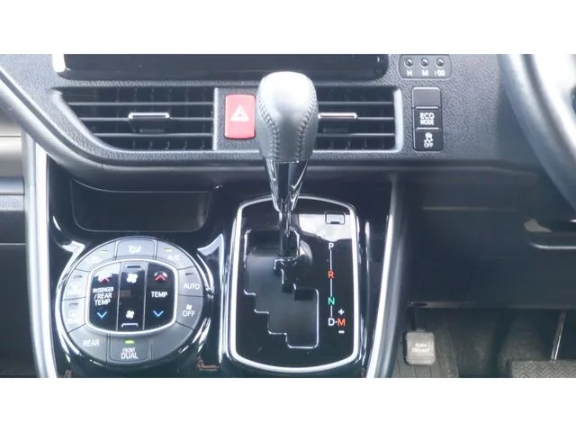 ヴォクシー(トヨタ)の車両写真