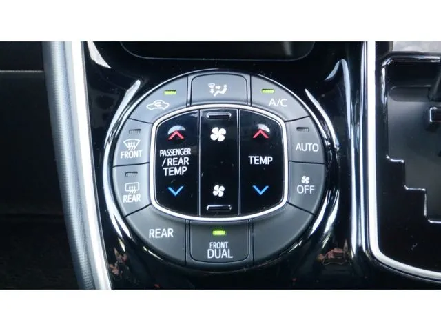 ヴォクシー(トヨタ)の車両写真