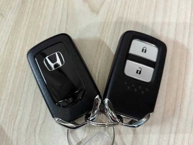 ホンダ　フィット　ｅ：ＨＥＶ　４ＷＤ