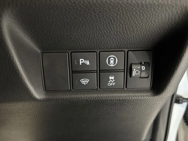 ホンダ　フィット　ｅ：ＨＥＶ　４ＷＤ