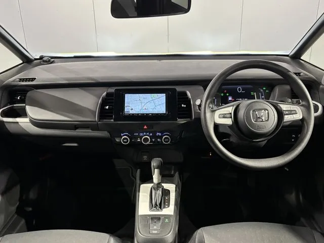 ホンダ　フィット　ｅ：ＨＥＶ　４ＷＤ