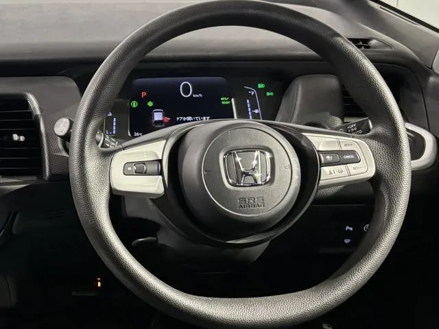 ホンダ　フィット　ｅ：ＨＥＶ　４ＷＤ