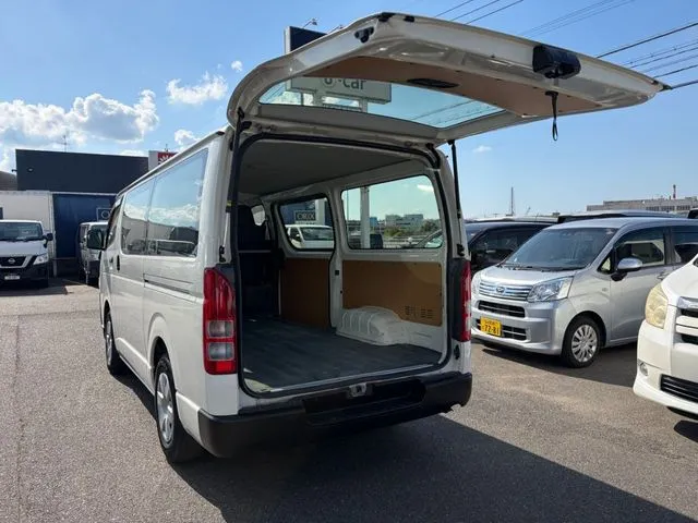ハイエースバン 1.2t 2WD(トヨタ)の車両写真