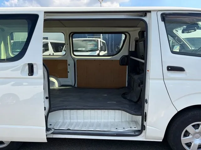 ハイエースバン 1.2t 2WD(トヨタ)の車両写真