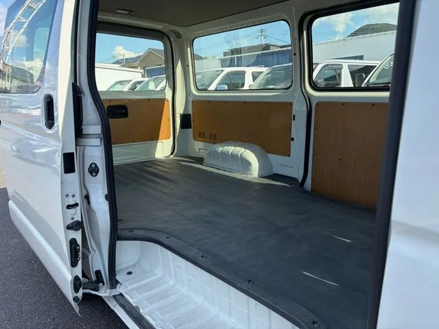 ハイエースバン 1.2t 2WD(トヨタ)の車両写真