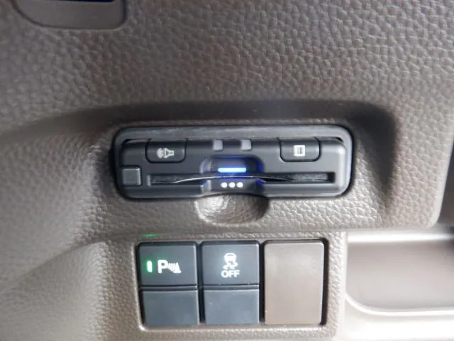 N BOX(ホンダ)の車両写真