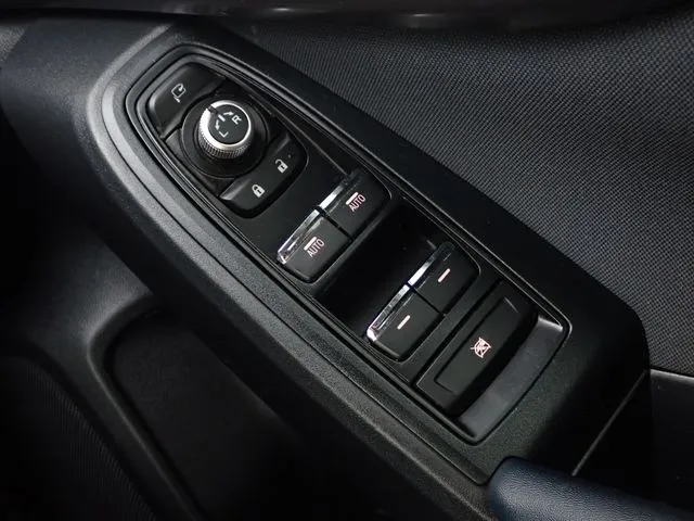 SUBARU XV ハイブリッド(スバル)の車両写真
