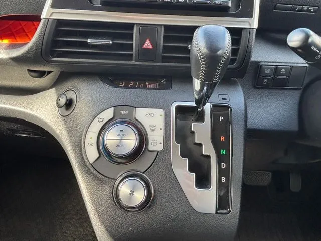 シエンタ ハイブリッド(トヨタ)の車両写真