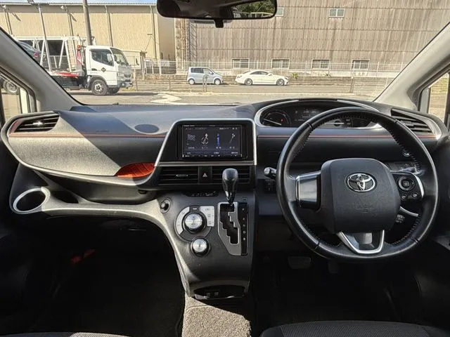 シエンタ ハイブリッド(トヨタ)の車両写真