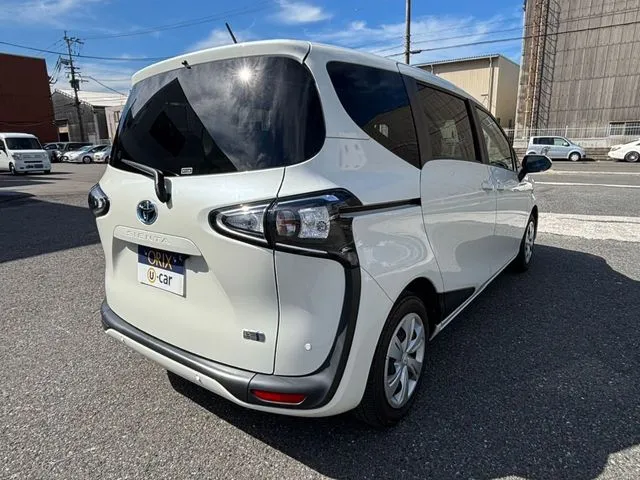 シエンタ ハイブリッド(トヨタ)の車両写真