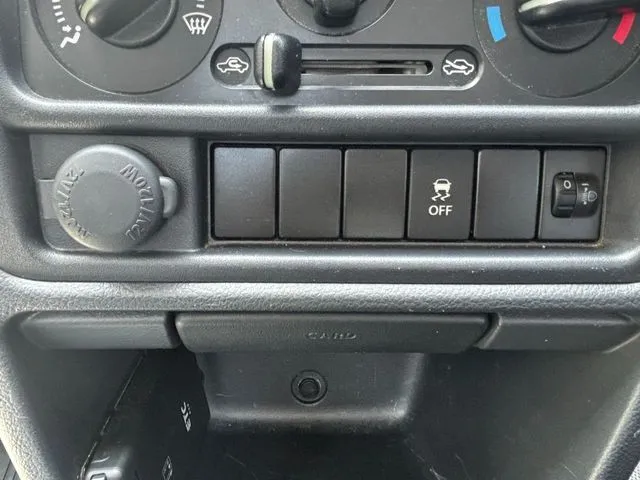 NT100クリッパー(ニッサン)の車両写真