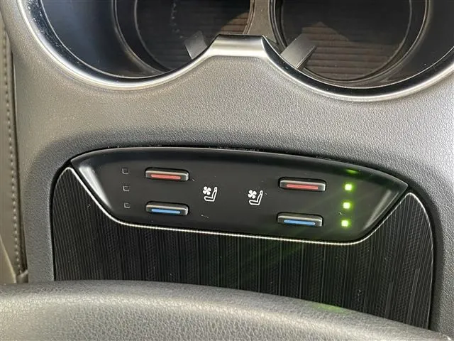 ハリアー ハイブリッド(トヨタ)の車両写真