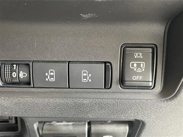 セレナ(ニッサン)の車両写真