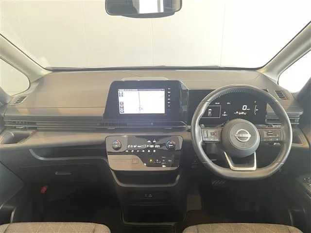 セレナ(ニッサン)の車両写真