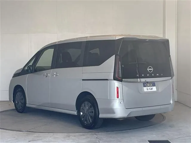 セレナ(ニッサン)の車両写真