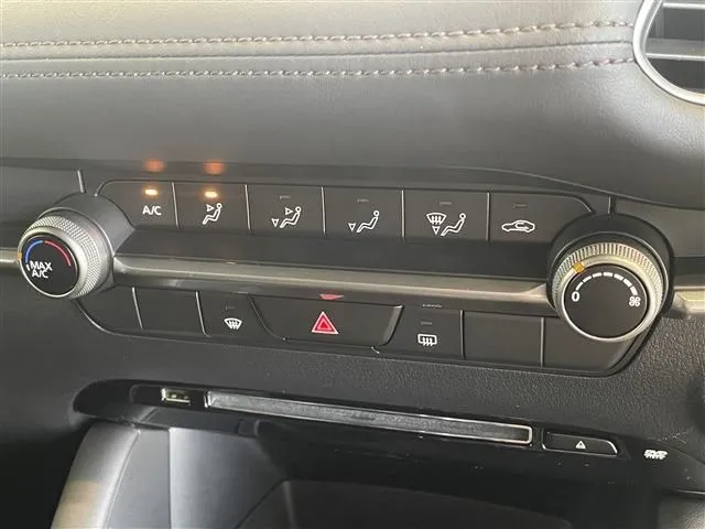 MAZDA3 ファストバック(マツダ)の車両写真