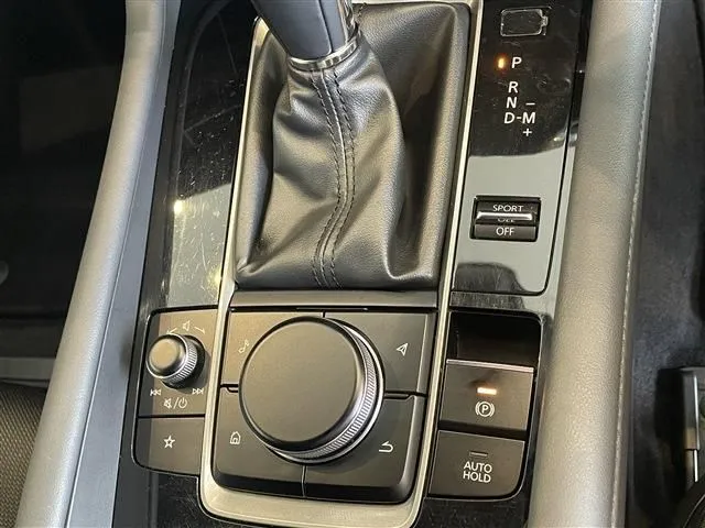 MAZDA3 ファストバック(マツダ)の車両写真