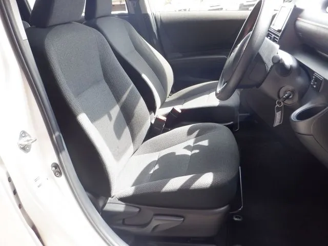 シエンタ ハイブリッド(トヨタ)の車両写真