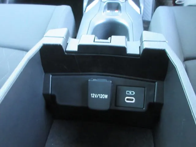 カローラクロス ハイブリッド(トヨタ)の車両写真